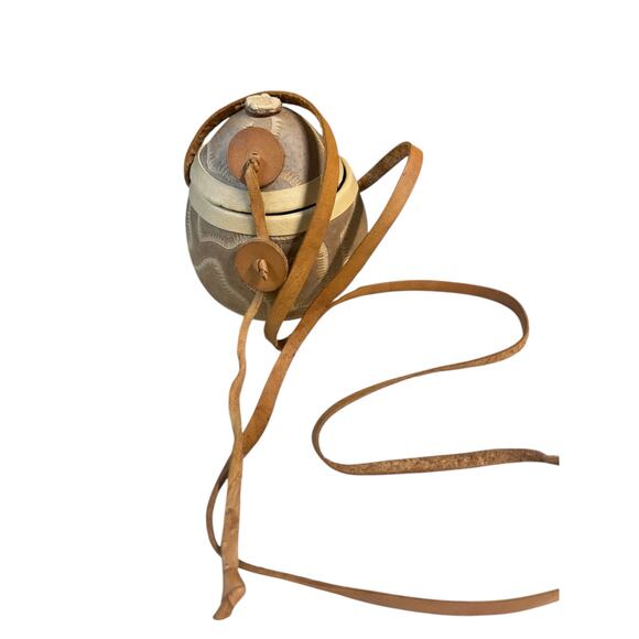 Vintage Handcrafted Gourd Purse with‎ Leather Strap - Picture 2 of 5